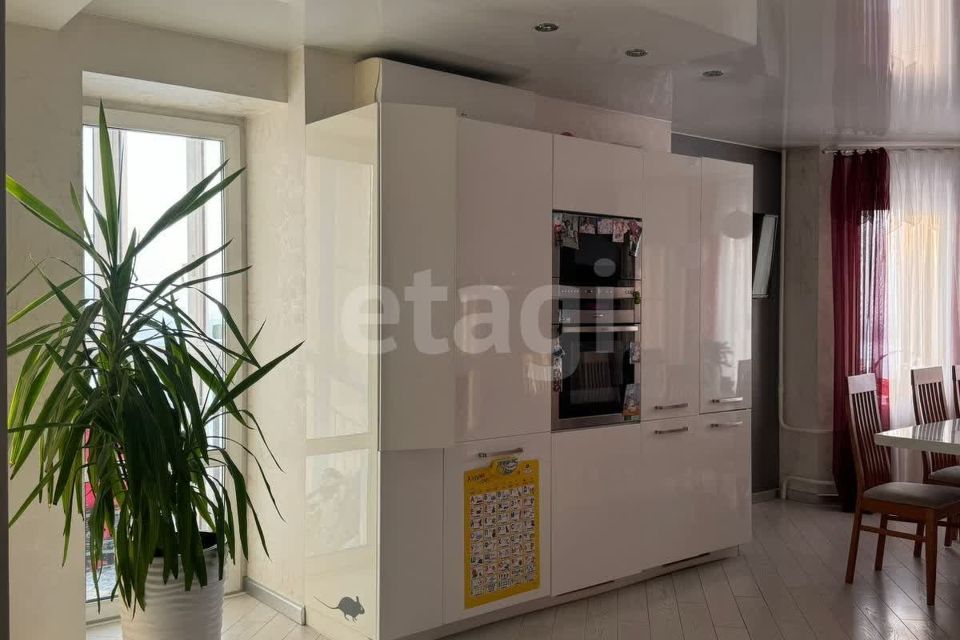 Продаётся 3-комнатная квартира, 123.8 м²
