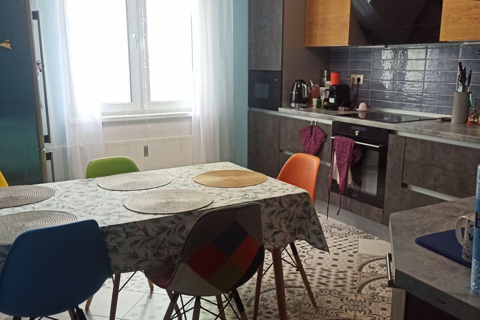 Продаётся 4-комнатная квартира, 104 м²