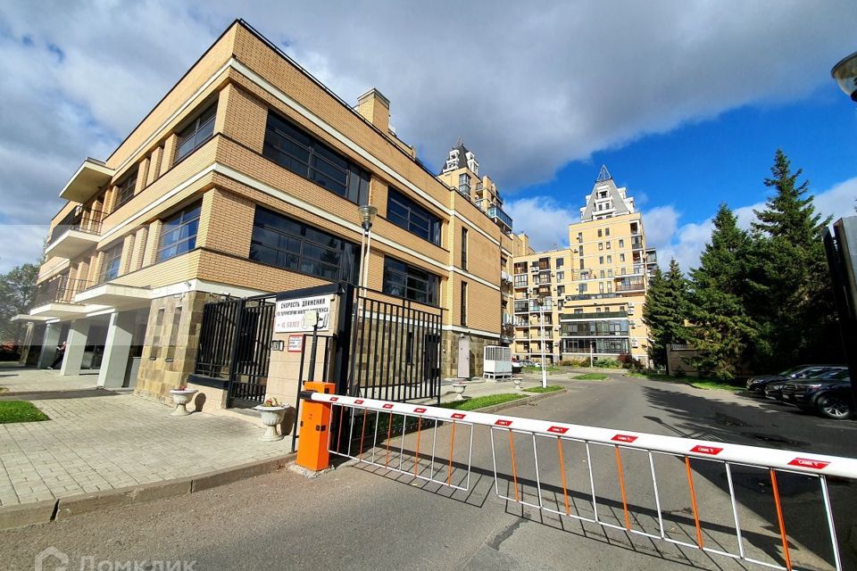 Продаётся 5-комнатная квартира, 209.3 м²