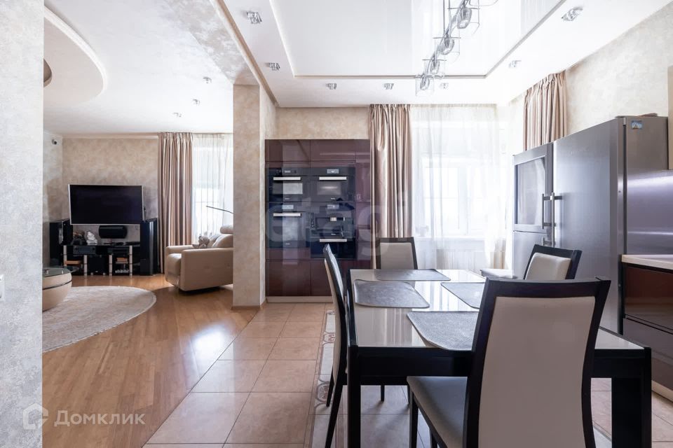 Продаётся 4-комнатная квартира, 167.5 м²