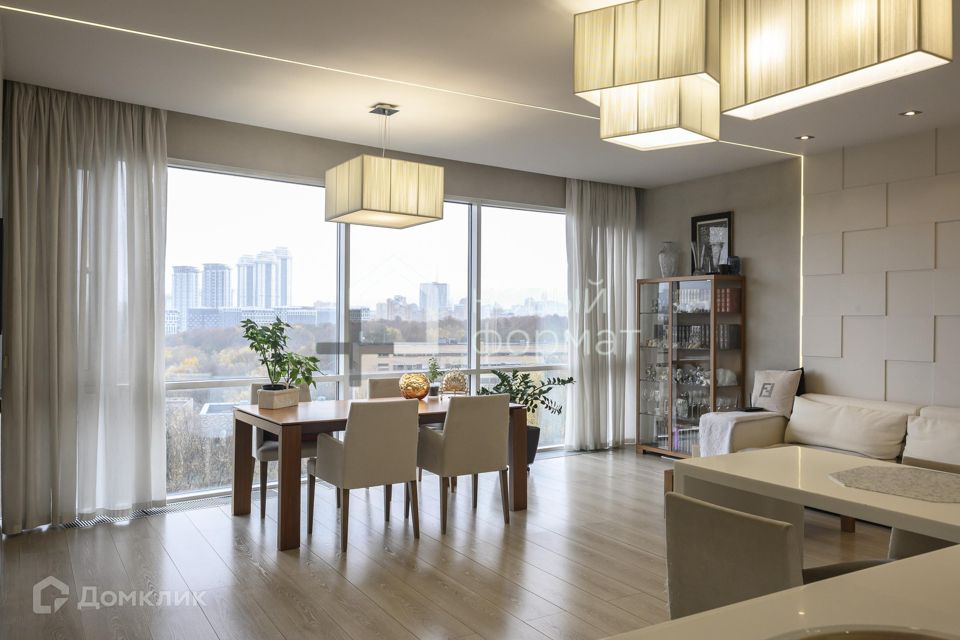 Продаётся 3-комнатная квартира, 144.7 м²