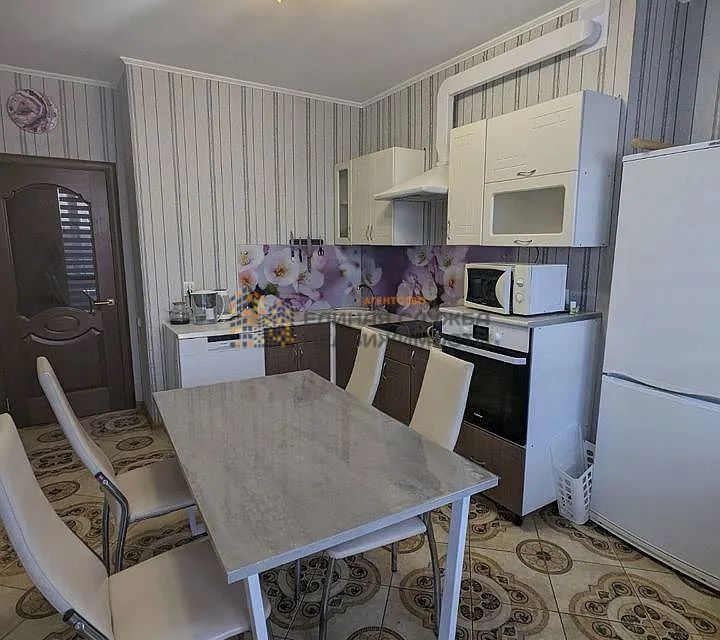 Сдаётся 2-комнатная квартира, 61 м²