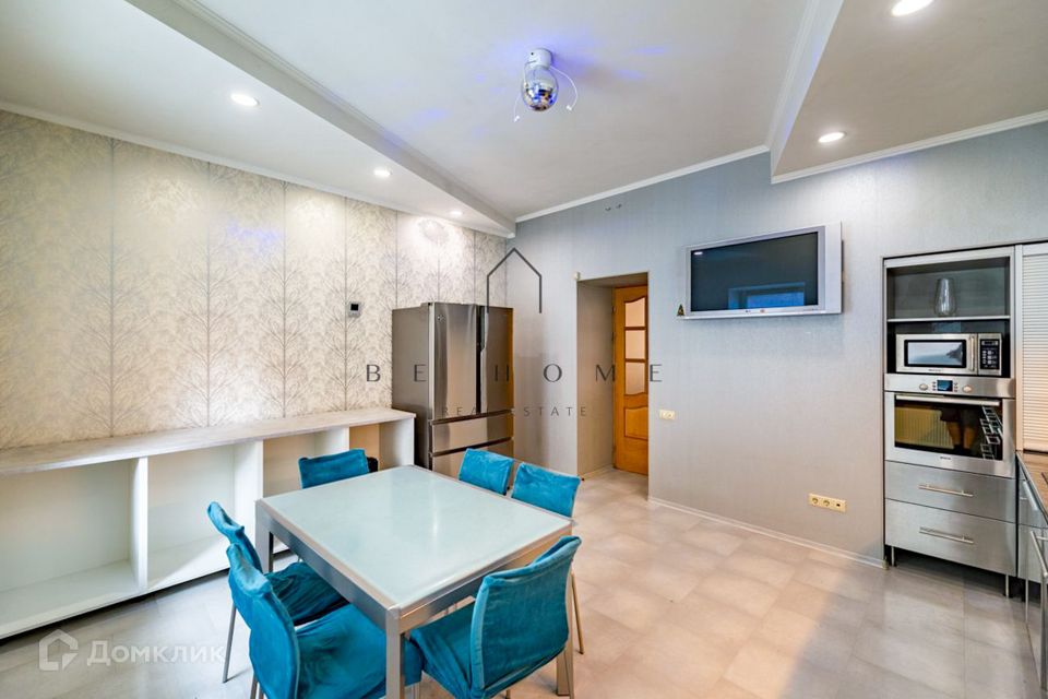 Сдаётся 4-комнатная квартира, 150 м²