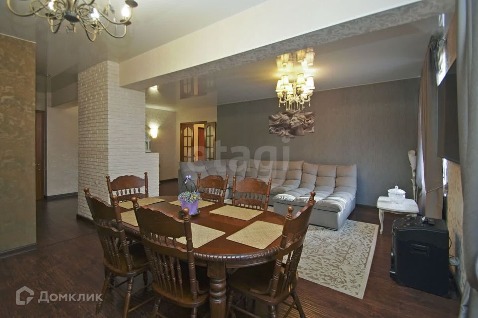 Продаётся 2-комнатная квартира, 90.4 м²