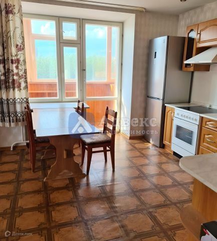 Продаётся 3-комнатная квартира, 108.5 м²