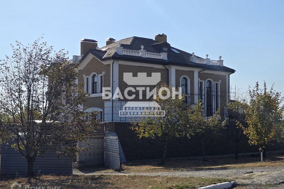 Продаётся 2-этажный дом, 697.9 м²