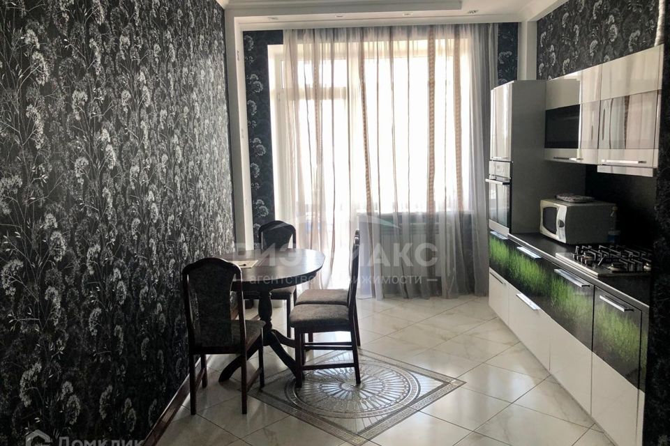 Сдаётся 2-комнатная квартира, 82.8 м²