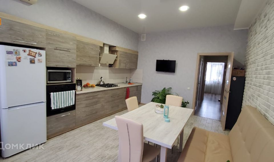 Продаётся 2-комнатная квартира, 72.8 м²