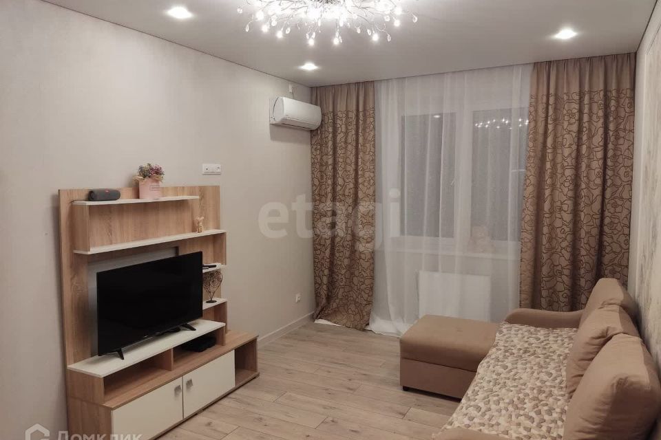 Продаётся 1-комнатная квартира, 42 м²
