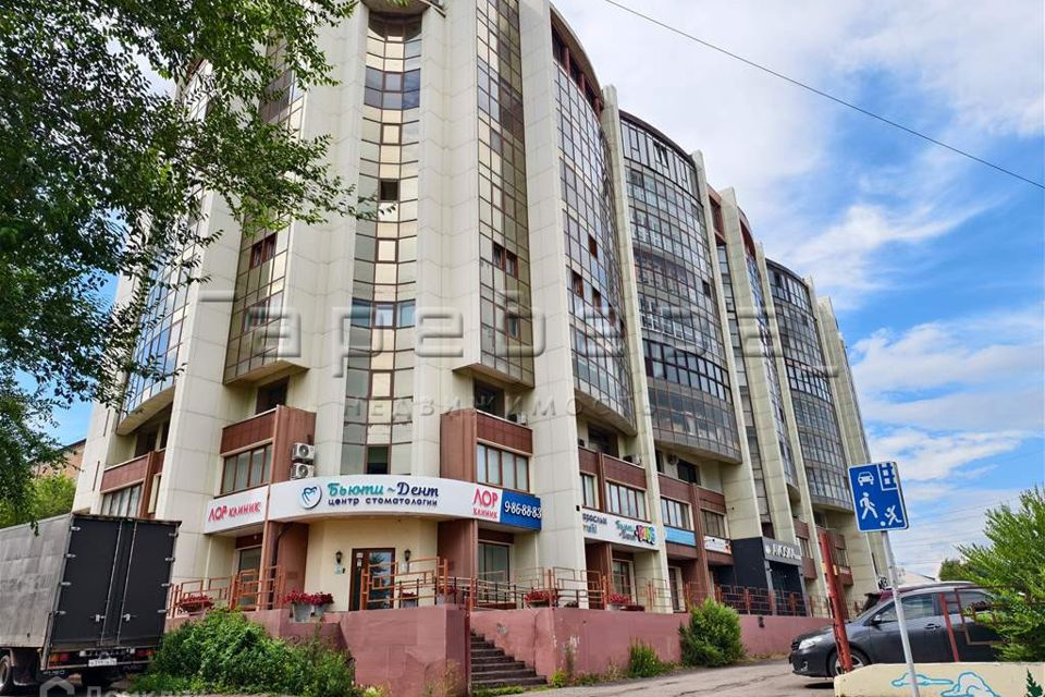 Продаётся 4-комнатная квартира, 152.8 м²