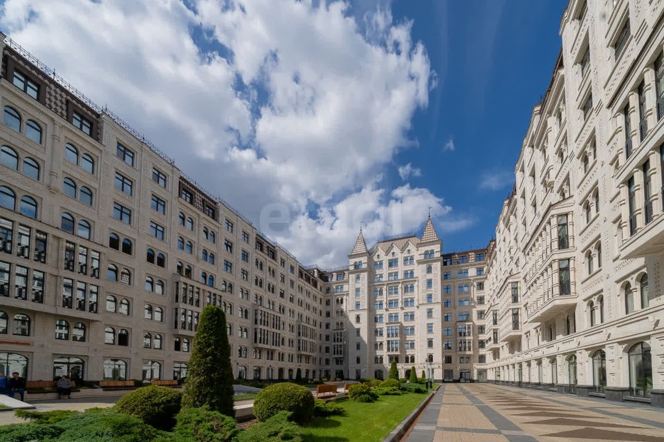 Продаётся 4-комнатная квартира, 135.6 м²