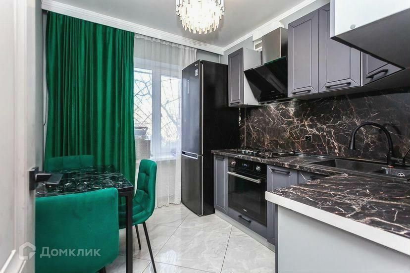 Продаётся 1-комнатная квартира, 42 м²