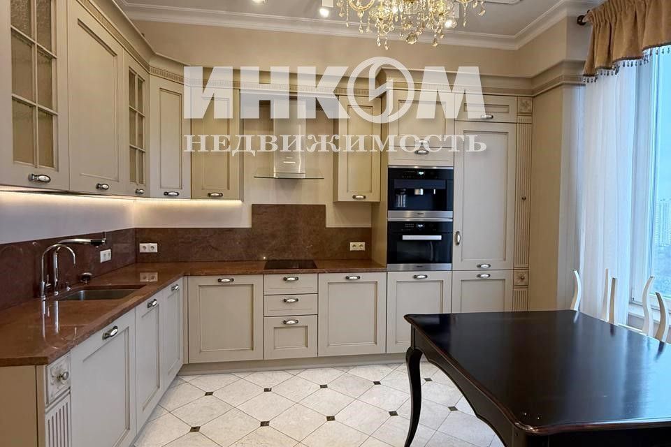 Сдаётся 3-комнатная квартира, 137.3 м²