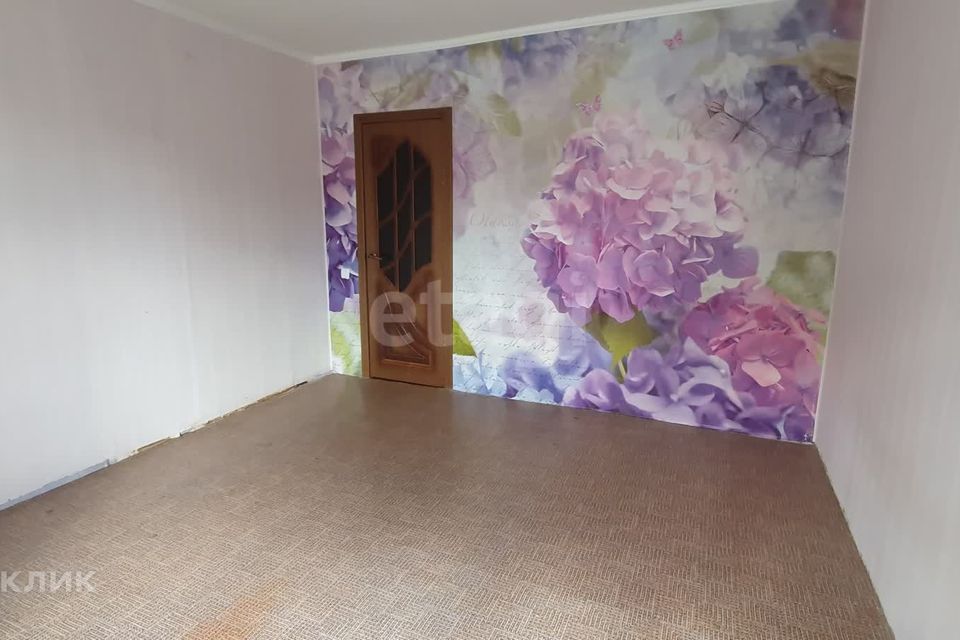 Продаётся комната в 2-комн. квартире, 73.7 м²