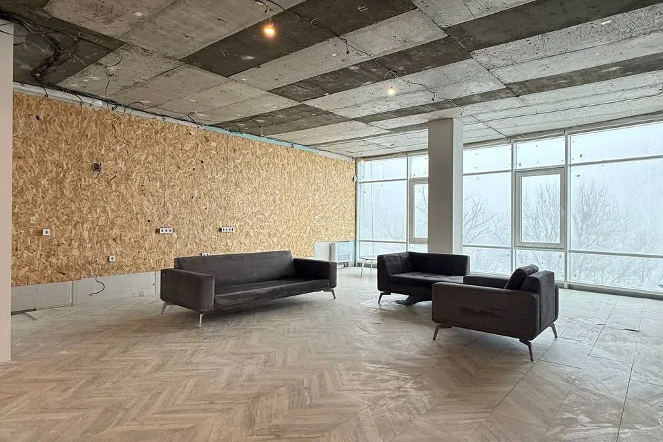 Продаётся 4-комнатная квартира, 193.4 м²