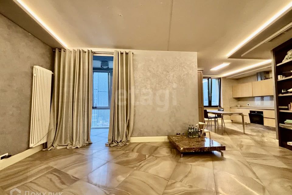 Продаётся 3-комнатная квартира, 111.2 м²