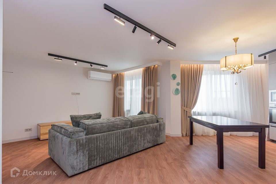 Продаётся 3-комнатная квартира, 101 м²