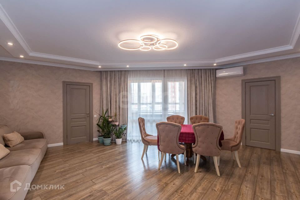Продаётся 3-комнатная квартира, 137.1 м²