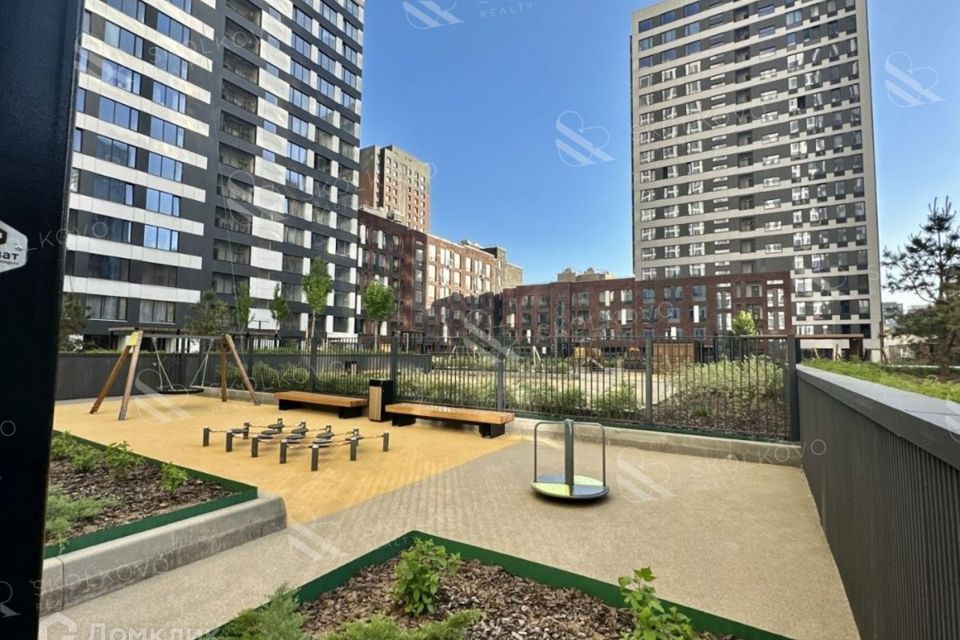 Продаётся 4-комнатная квартира, 120 м²