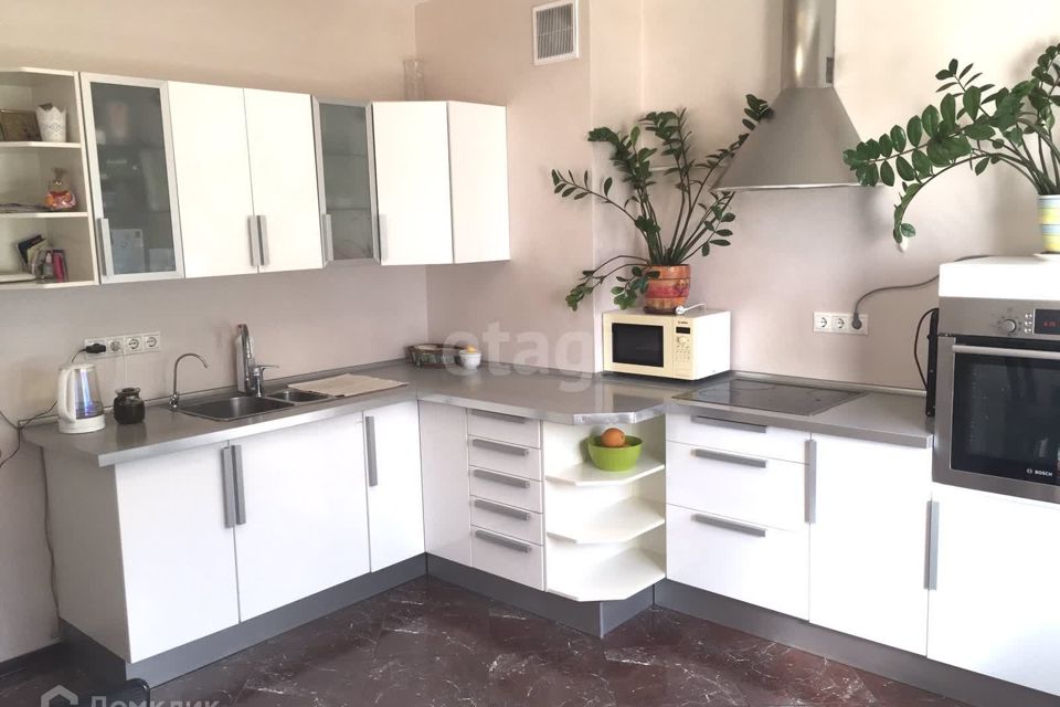 Продаётся 2-комнатная квартира, 82.9 м²