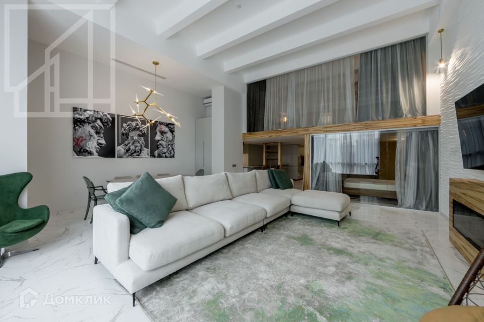 Сдаётся 3-комнатная квартира, 208 м²