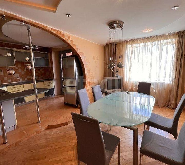 Продаётся 3-комнатная квартира, 120 м²