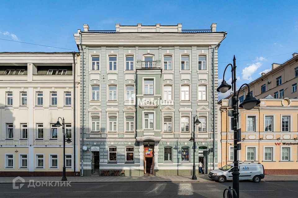 Продаётся 4-комнатная квартира, 186 м²