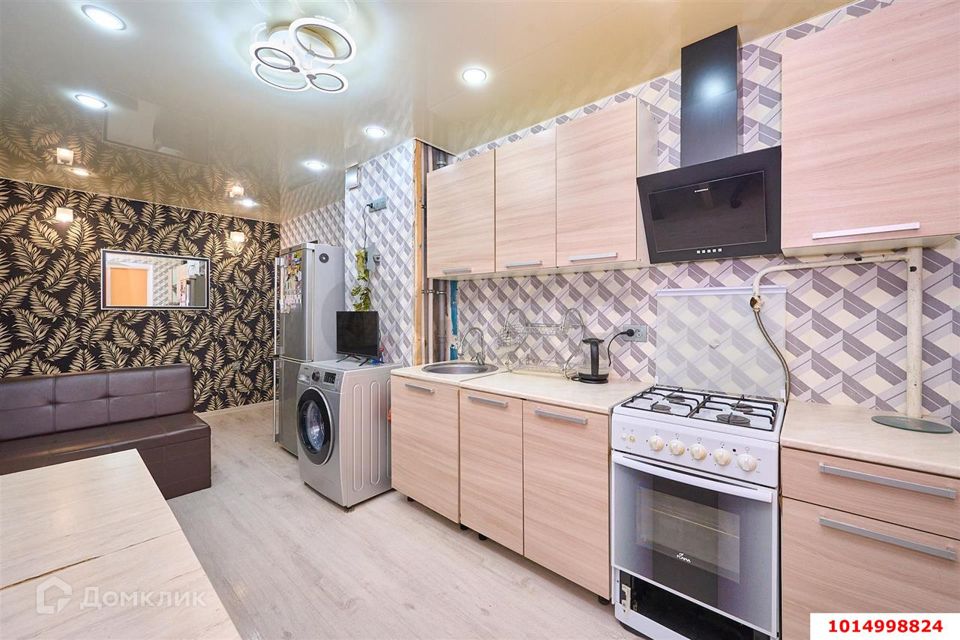 Продаётся 4-комнатная квартира, 82 м²
