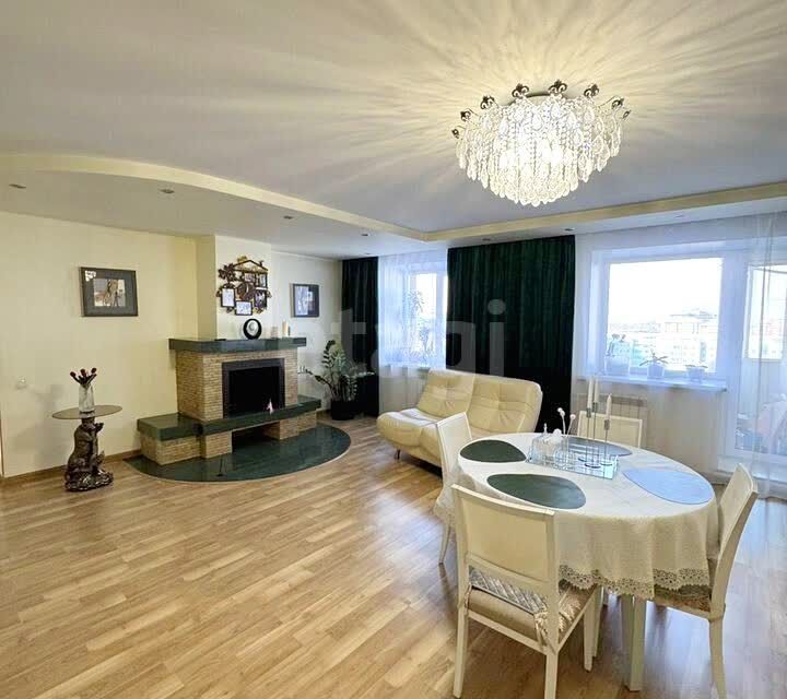 Продаётся 4-комнатная квартира, 120 м²