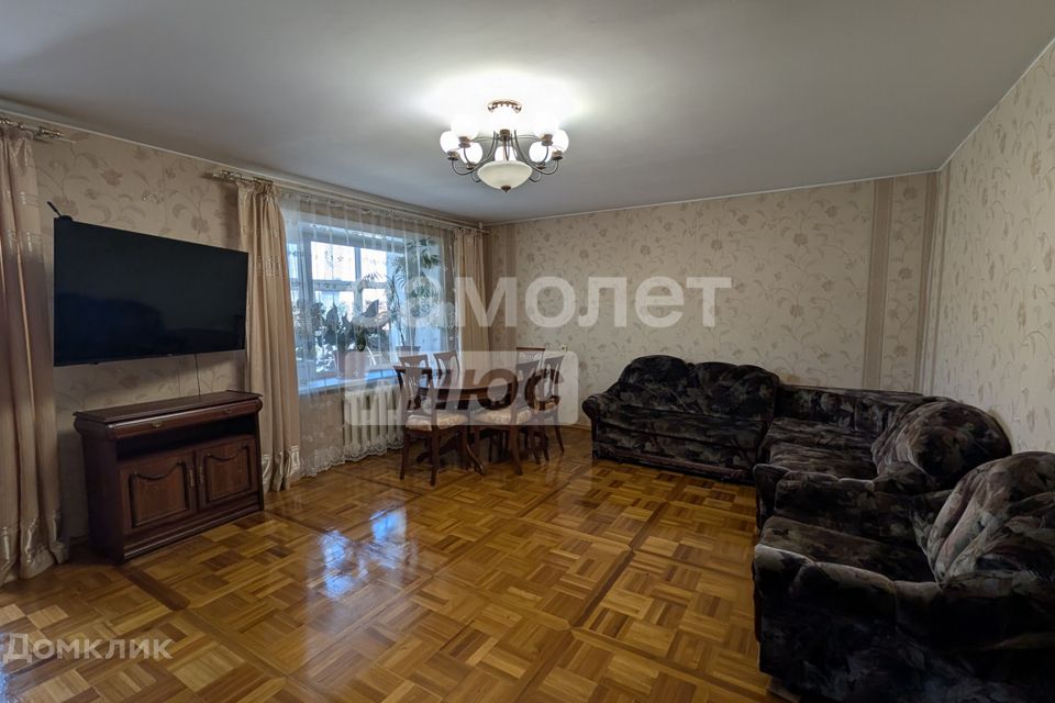 Продаётся 4-комнатная квартира, 132 м²