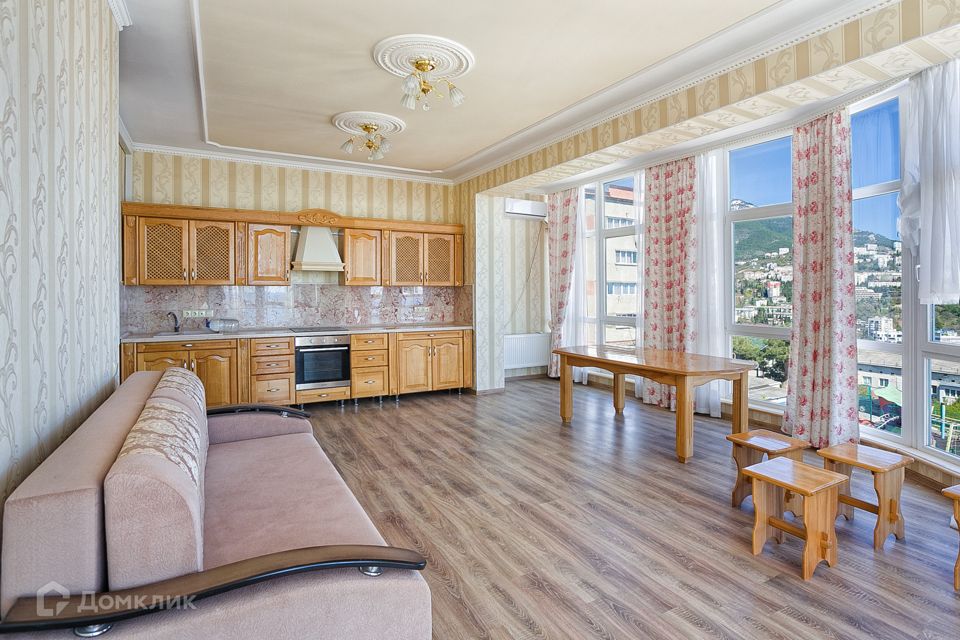 Продаётся 2-комнатная квартира, 104 м²