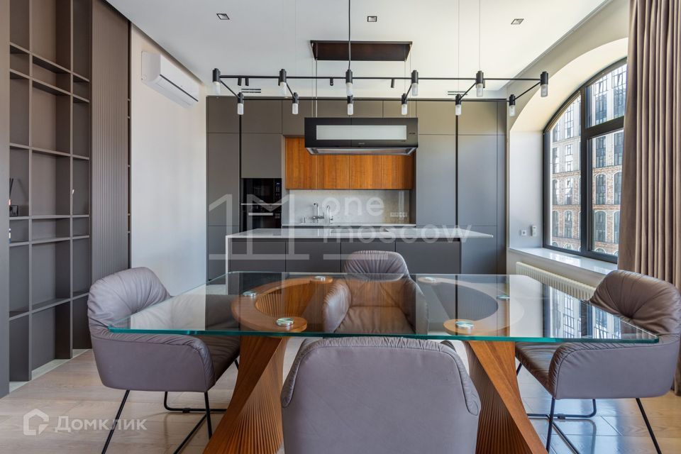 Продаётся 4-комнатная квартира, 142 м²
