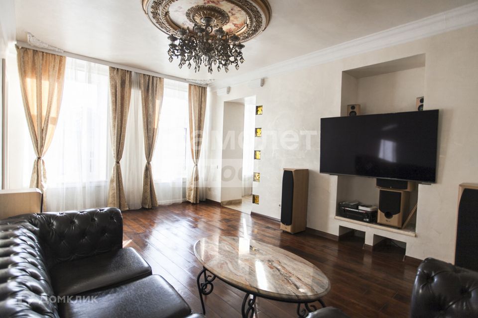 Продаётся 3-комнатная квартира, 126 м²