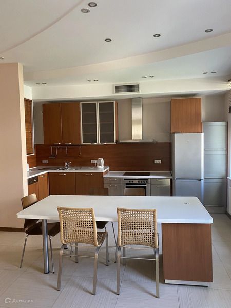 Сдаётся 2-комнатная квартира, 100 м²