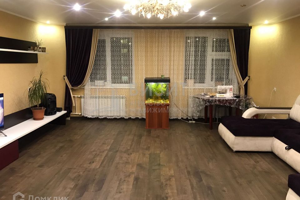 Продаётся 3-комнатная квартира, 140 м²