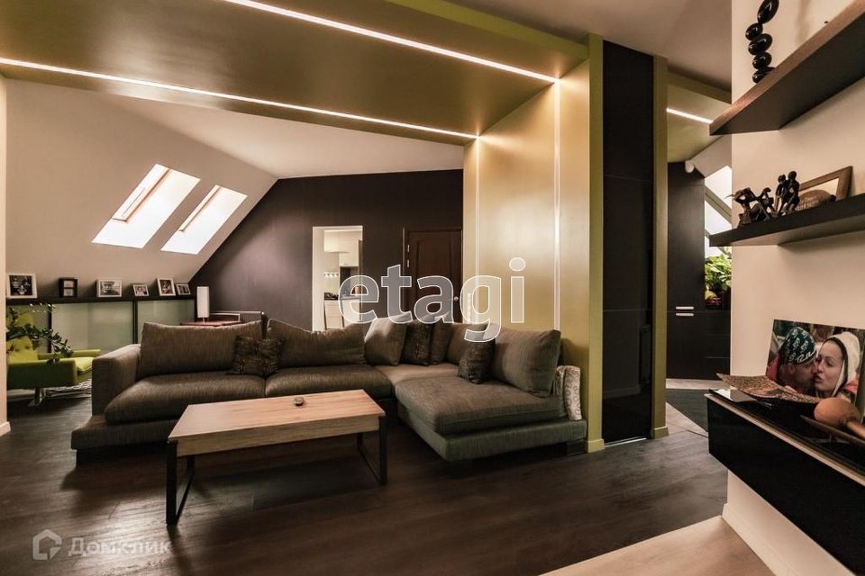 Продаётся 3-комнатная квартира, 102 м²
