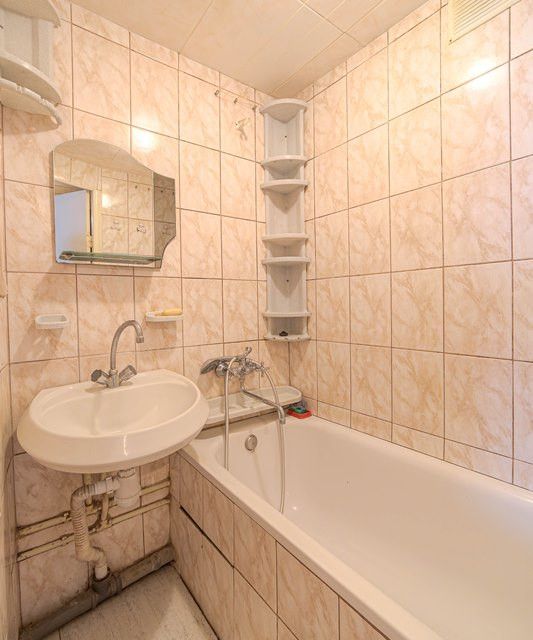 Продаётся 4-комнатная квартира, 58 м²