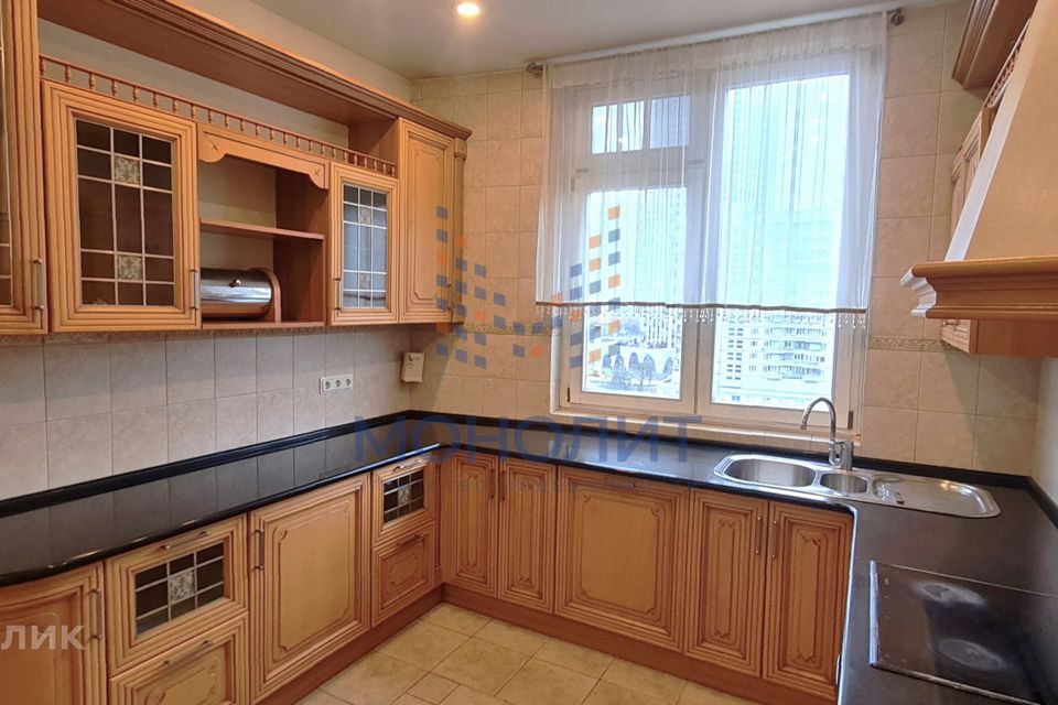 Продаётся 3-комнатная квартира, 160 м²