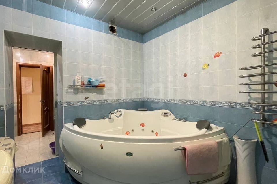 Продаётся 3-комнатная квартира, 130 м²