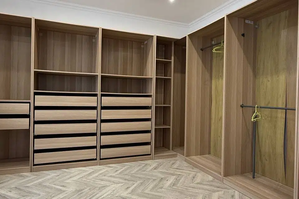 Продаётся 4-комнатная квартира, 193.4 м²