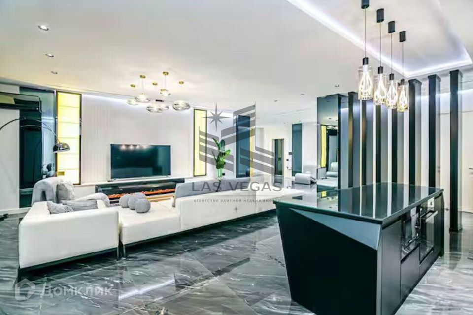 Сдаётся 4-комнатная квартира, 200 м²