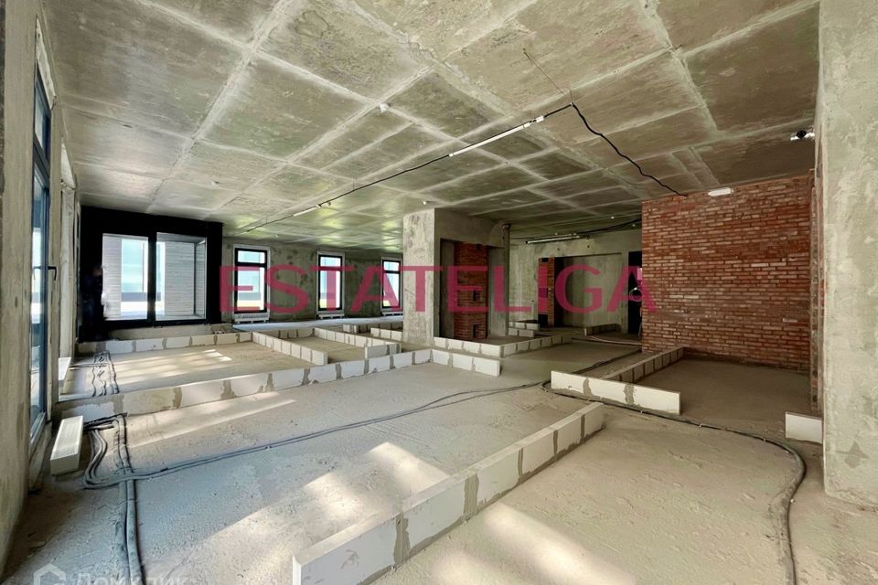 Продаётся 4-комнатная квартира, 186 м²