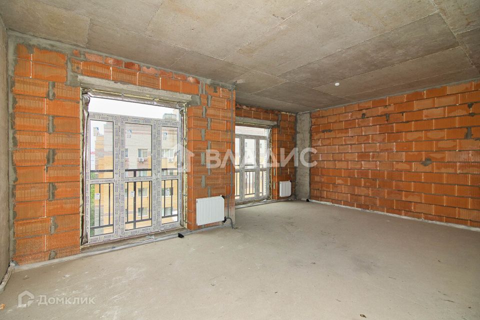 Продаётся 4-комнатная квартира, 206 м²