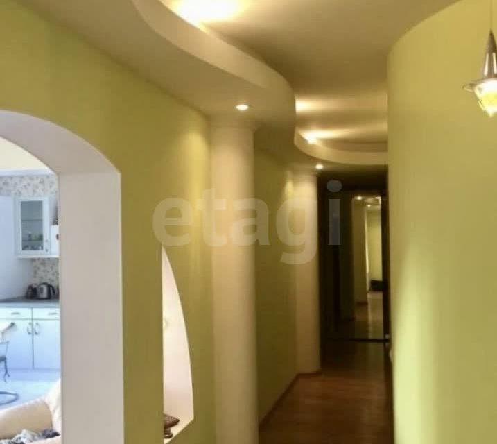 Продаётся 3-комнатная квартира, 102 м²