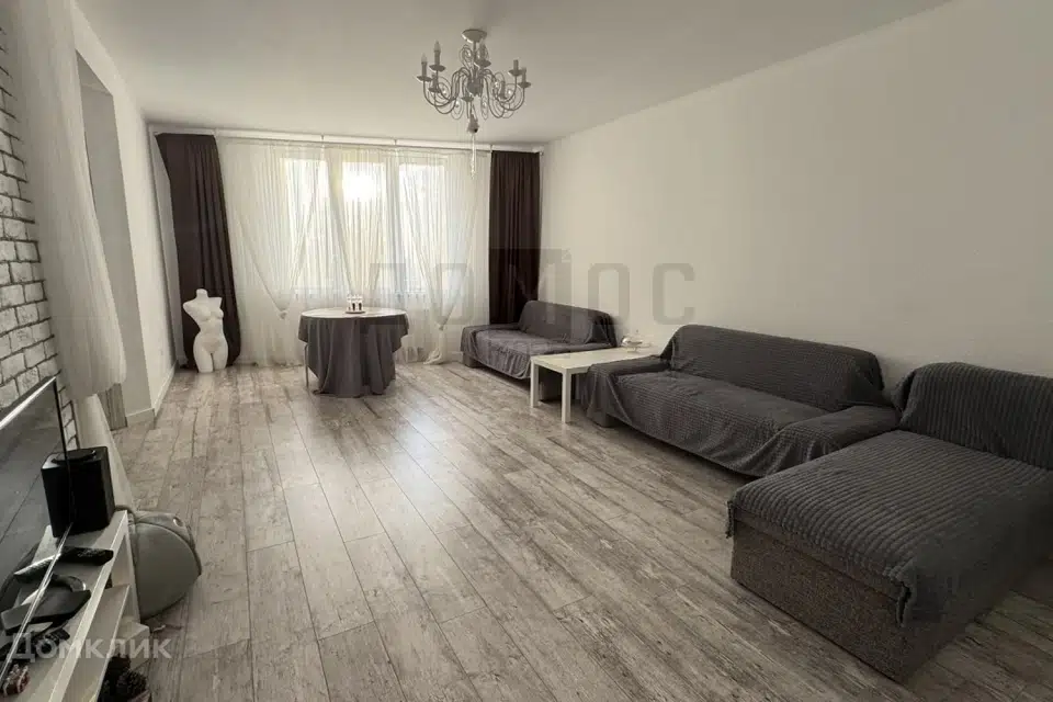 Продаётся 4-комнатная квартира, 100 м²
