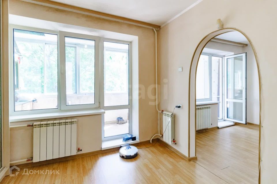 Продаётся 3-комнатная квартира, 52.8 м²