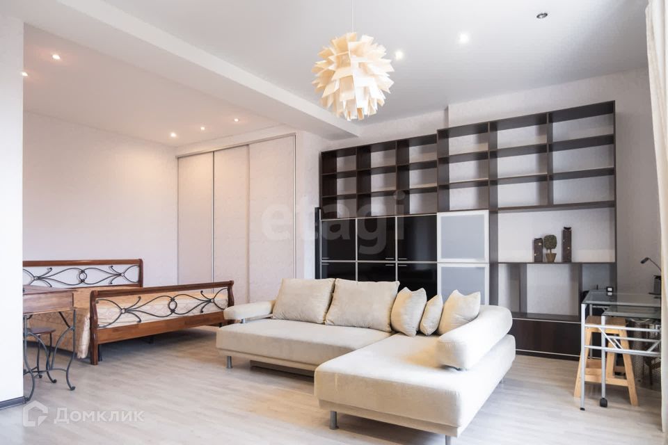 Продаётся 1-комнатная квартира, 66.7 м²