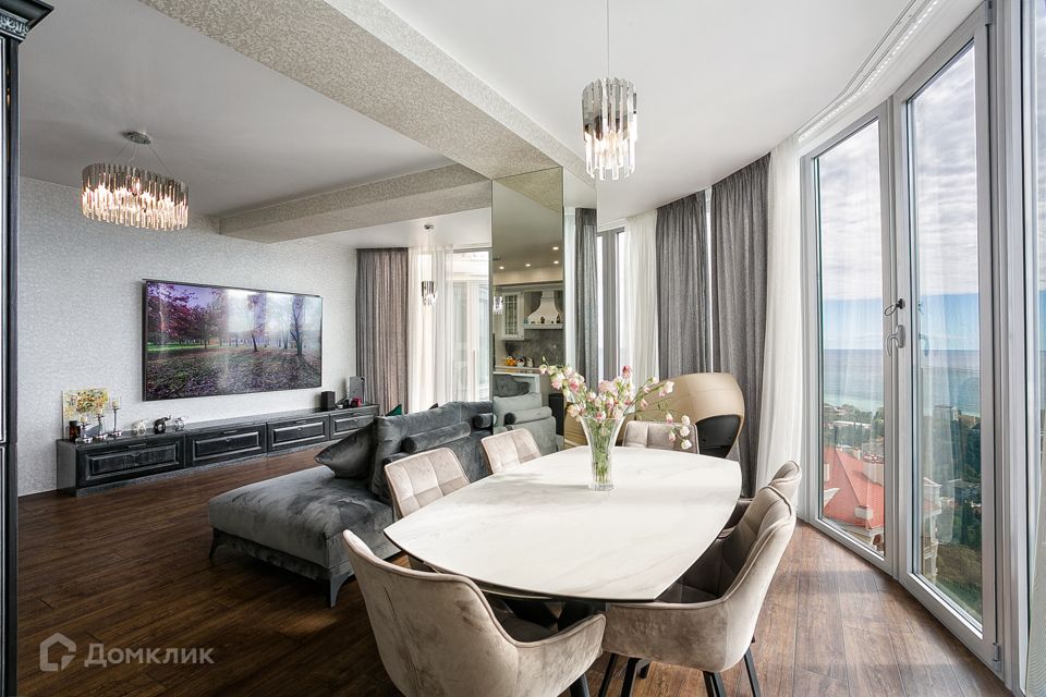 Продаётся 4-комнатная квартира, 176 м²