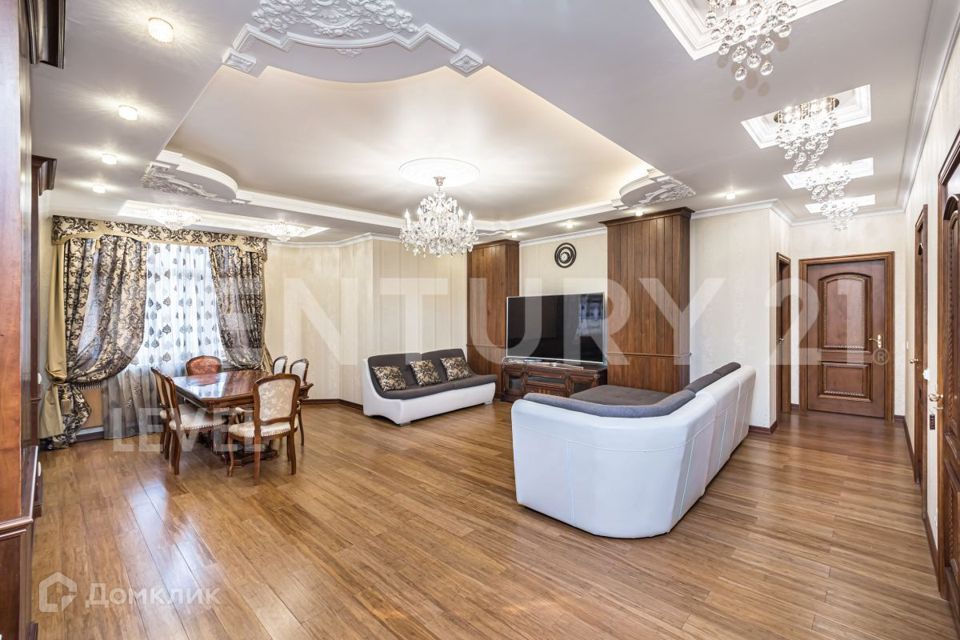 Продаётся 3-комнатная квартира, 136.8 м²