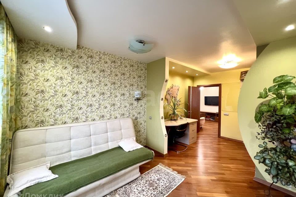 Продаётся 4-комнатная квартира, 100 м²